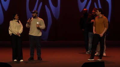 1 mulher solteira e 5 homens solteiros no palco